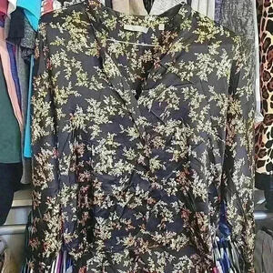 NWOT‎ vince silky shirt